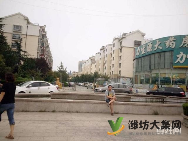 圣荣广场西区电梯房115平三室两厅客厅带大飘窗 带