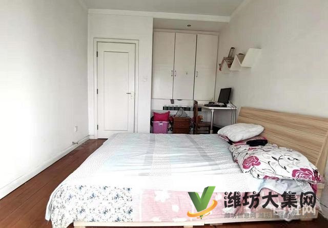 圣荣广场西区电梯房115平三室两厅客厅带大飘窗 带