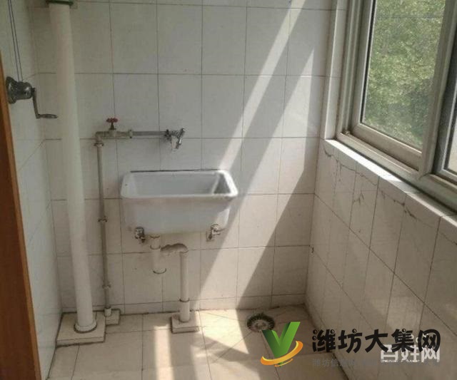 宝利家园 91平3室精装不山不顶 无税 带地下室泰