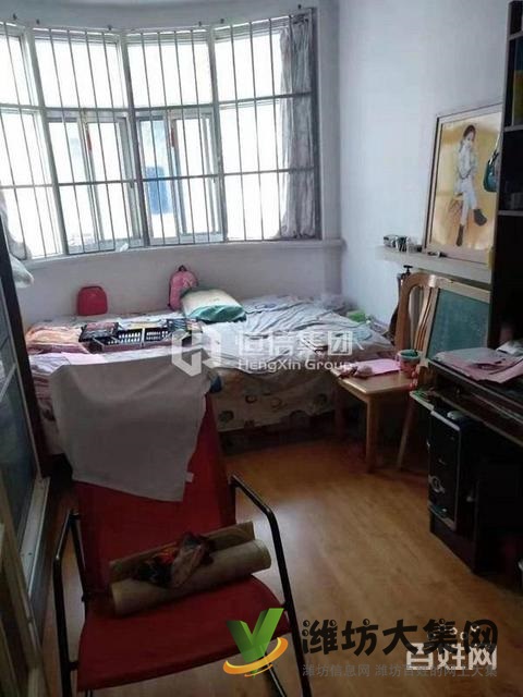 圣荣广场 仅一套一楼带院 92平 通透三室 急售 仅需78万顶