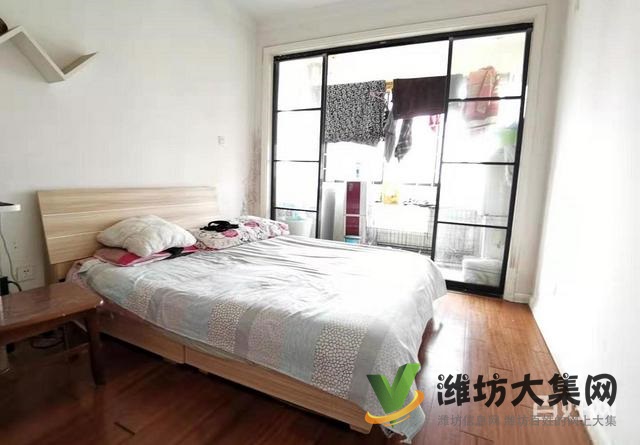 圣荣广场西区电梯房115平三室两厅客厅带大飘窗 带