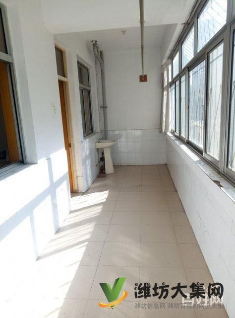 健康街工商局宿舍新华学校近多层2楼90平米标准三室