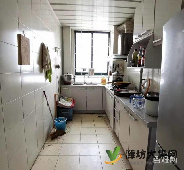 圣荣广场西区电梯房115平三室两厅客厅带大飘窗 带