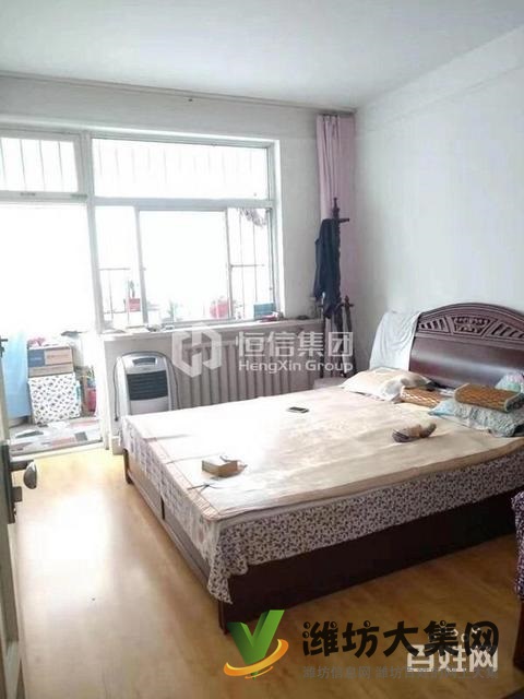 圣荣广场 仅一套一楼带院 92平 通透三室 急售 仅需78万顶