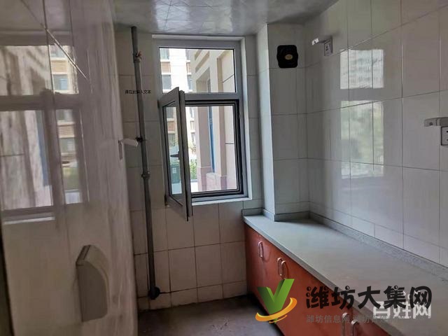 华都颐年园一楼带院三室两厅精装修家具家电齐全双气供暖1400