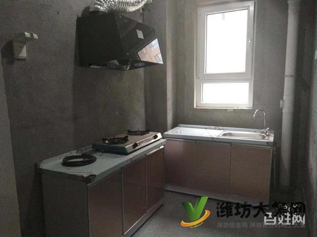 三友翡翠城 一楼带大院 精装修 配置齐全 拎包入住