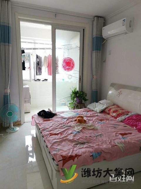 高新近北美枫情 三室二厅二卫 精装有证 送家具家电 工作调动