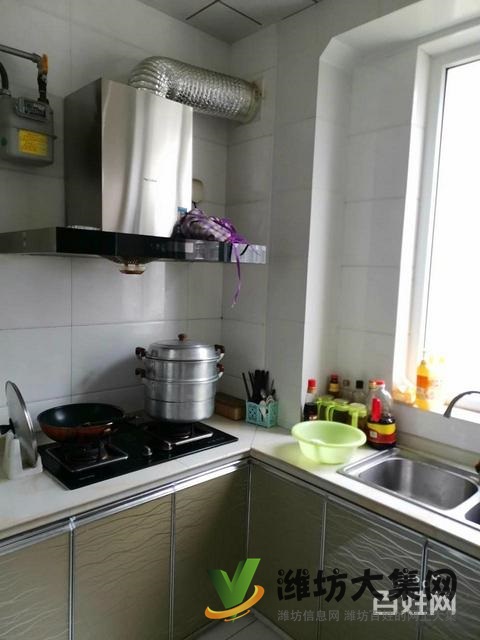 高新近北美枫情 三室二厅二卫 精装有证 送家具家电 工作调动