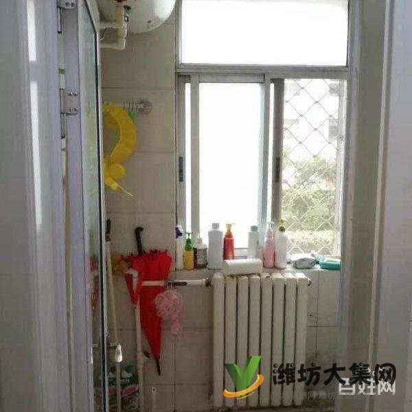 金都花园多层1楼2明卧精装,然气供暖,地下室一间