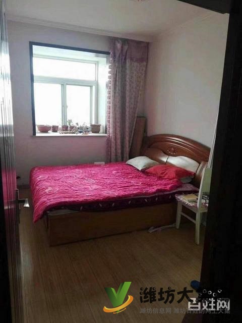 火车站近健康街小学107平3室2厅精装电梯出税69