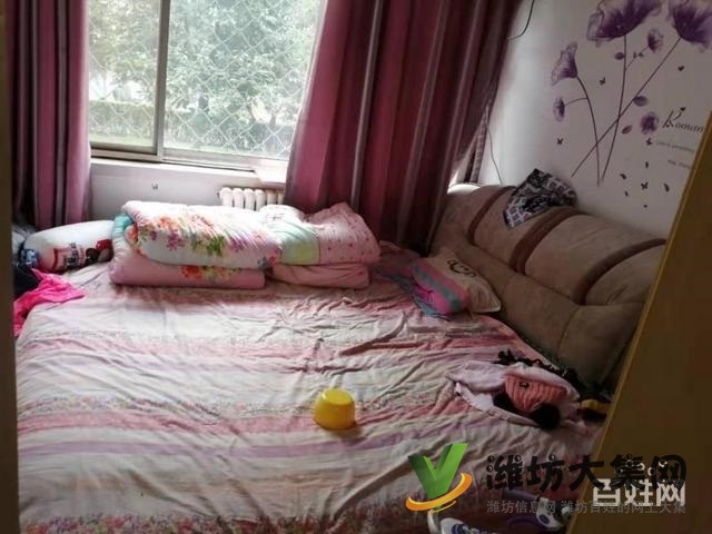 金都花园多层1楼2明卧精装,然气供暖,地下室一间