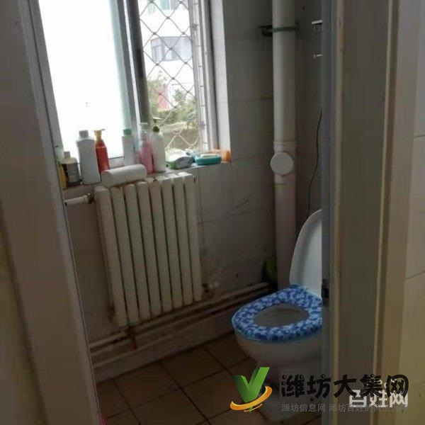 金都花园多层1楼2明卧精装,然气供暖,地下室一间