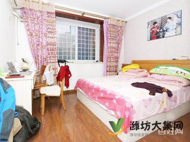 佳乐家近 多层一楼 精装三室 客厅带大窗户 位置交通便利