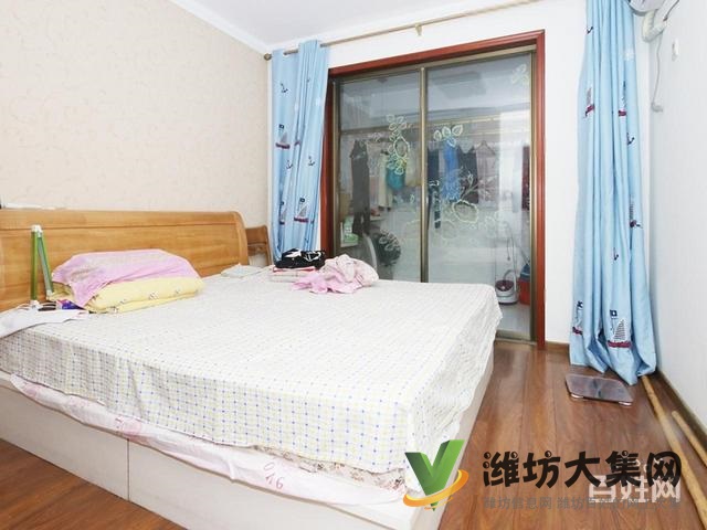 佳乐家近 多层一楼 精装三室 客厅带大窗户 位置交通便利