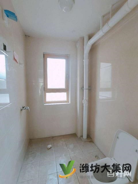 玫瑰公馆一楼带大院！送城市会客厅！三居，更名贷款，