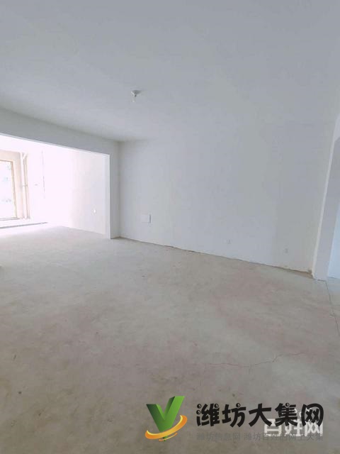 玫瑰公馆一楼带大院！送城市会客厅！三居，更名贷款，