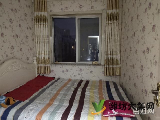 南关小学附近电梯洋房四楼精装三室