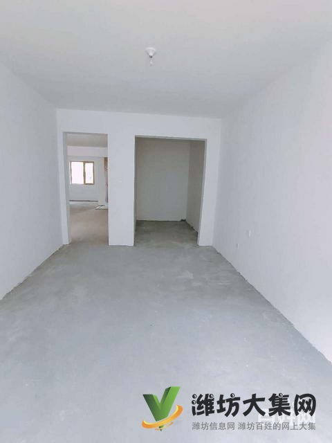 玫瑰公馆一楼带大院！送城市会客厅！三居，更名贷款，