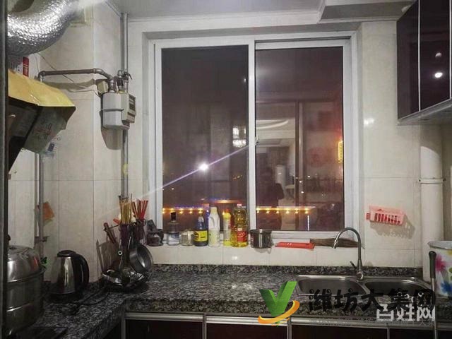 此房为结婚准备，舒适三室，精装修，现因换大房，找有