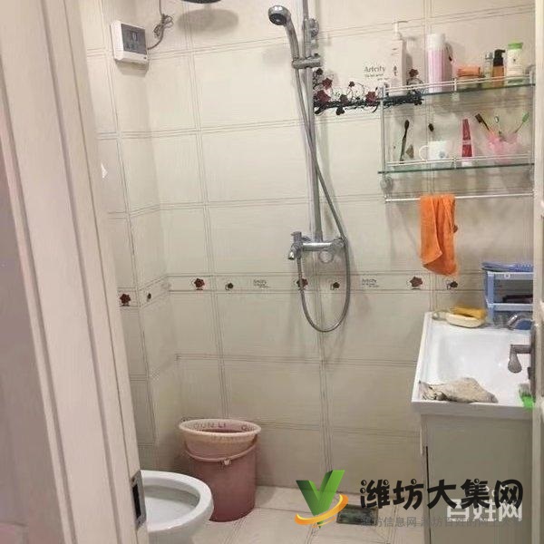 新龙湾1楼2明卧,精装,另带车库10万