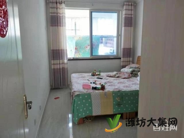 外国语房楼层,大三居,精装修,领包入住,再送车库一个