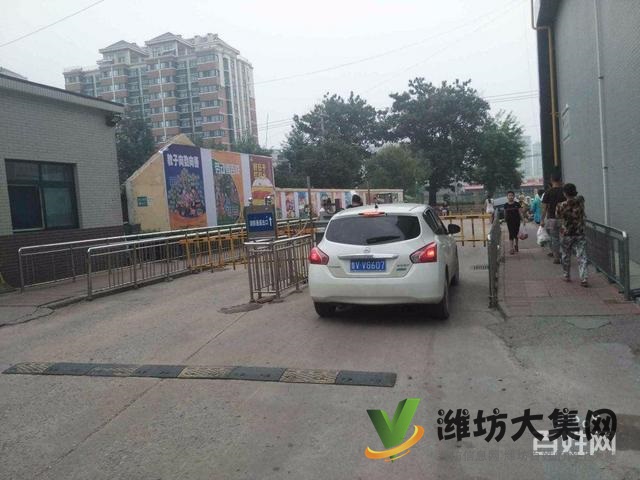 火车站南广场 中间楼层 婚房精装未住 有钥匙随时看