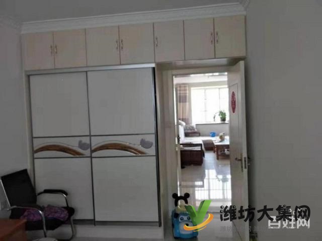 外国语房楼层,大三居,精装修,领包入住,再送车库一个