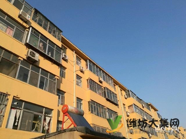 一楼带院有南屋。二棉实验小学学校房,送家具家电装修火急