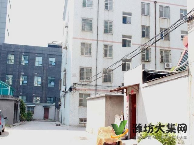 一楼带院有南屋。二棉实验小学学校房,送家具家电装修火急