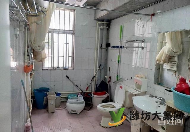 圣荣广场多层1楼,精装3室,房东急售,现在仅仅只要