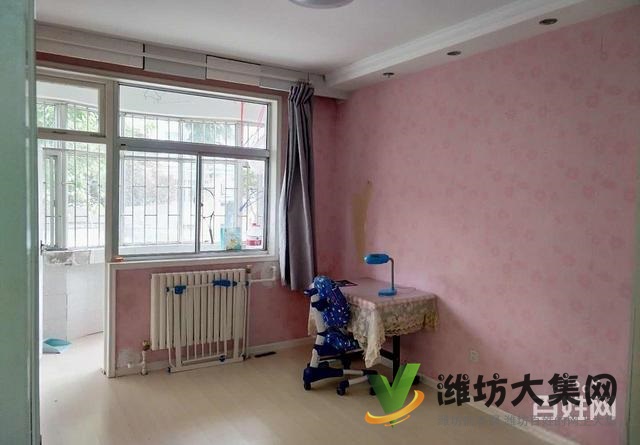 圣荣广场多层1楼,精装3室,房东急售,现在仅仅只要