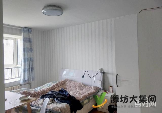 圣荣广场多层1楼,精装3室,房东急售,现在仅仅只要