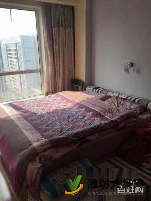 人民公园火车站近中金国际78平两室 客厅朝阳出税4