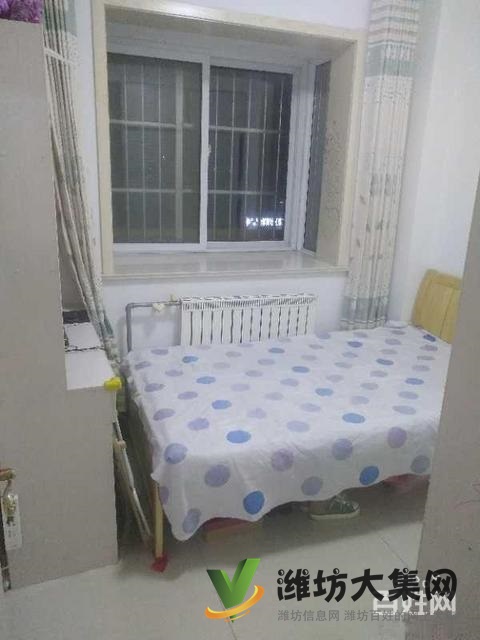 精装修三室两厅一卫,带地下室,车位充足