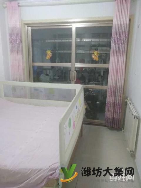 精装修三室两厅一卫,带地下室,车位充足