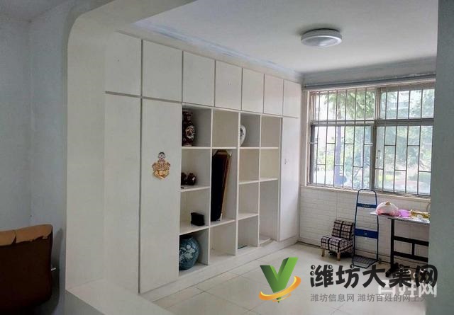 圣荣广场多层1楼,精装3室,房东急售,现在仅仅只要