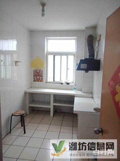 首 付10万买西湖苑多层三楼91平三室一厅带大储藏