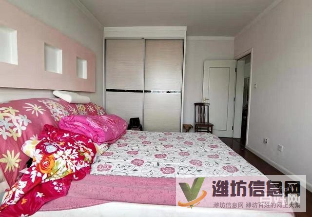 圣荣广场西区电梯房115平三室两厅客厅带大飘窗 带