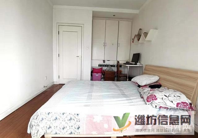 圣荣广场西区电梯房115平三室两厅客厅带大飘窗 带