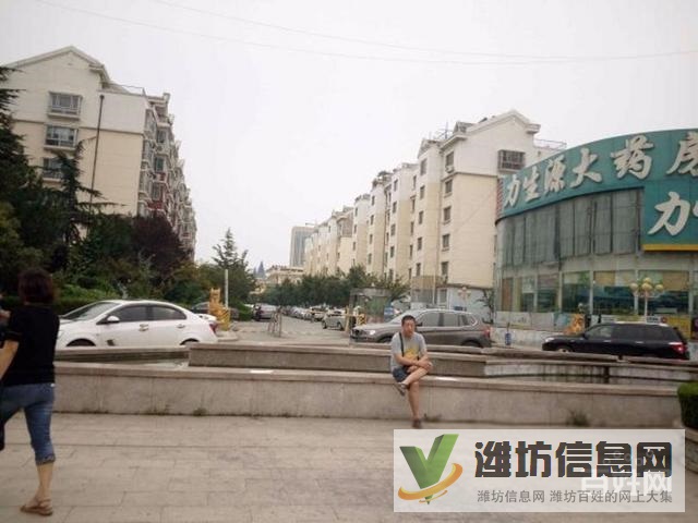 圣荣广场西区电梯房115平三室两厅客厅带大飘窗 带