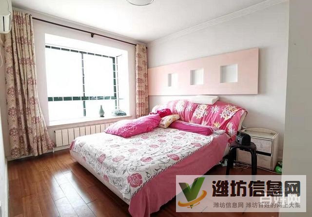 圣荣广场西区电梯房115平三室两厅客厅带大飘窗 带