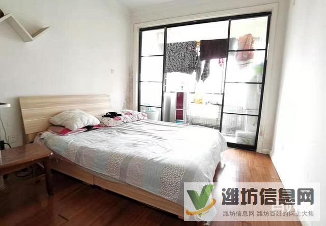 圣荣广场西区电梯房115平三室两厅客厅带大飘窗 带