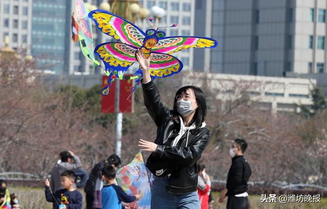 忙趁东风放纸鸢！潍坊市民走到户外，沐浴春光