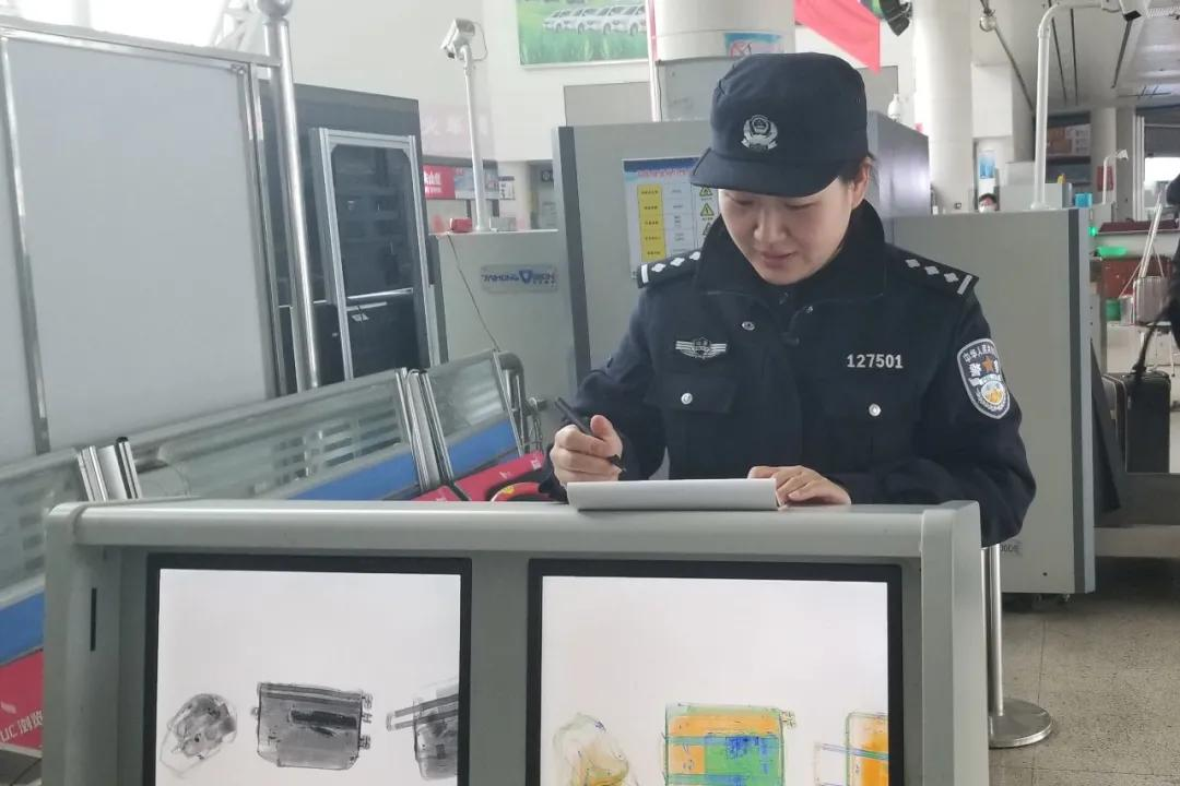 潍坊公安：巾帼建新功┃坚守一线 守护平安